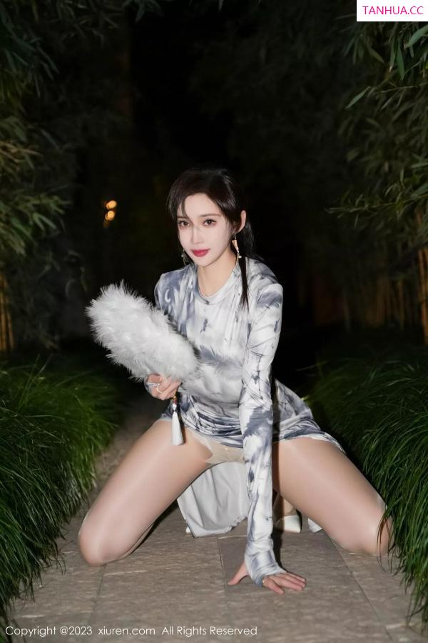 周妍希 奶瓶土肥圆 [XiuRen]高清写真图 2023.11.30 No.7744 Carol周妍希 旗袍美臀第22张图片
